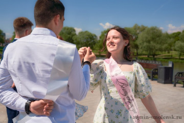 новости Минпросвещения России: Установлены единые дни проведения последнего звонка и выпускного в школах в 2025 году - фото - 1